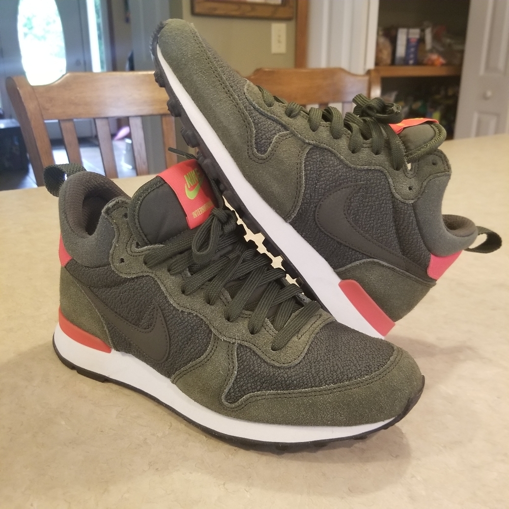 Nike Internationalist Mid Shoes - Hunter green & Orange, Wmns Sz 7. Like new.